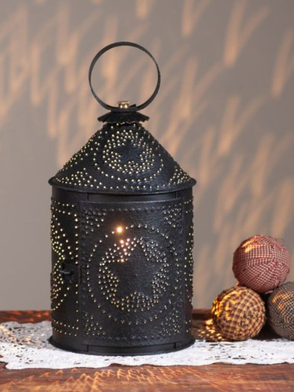 New Country Black Punched Star Lantern Light
